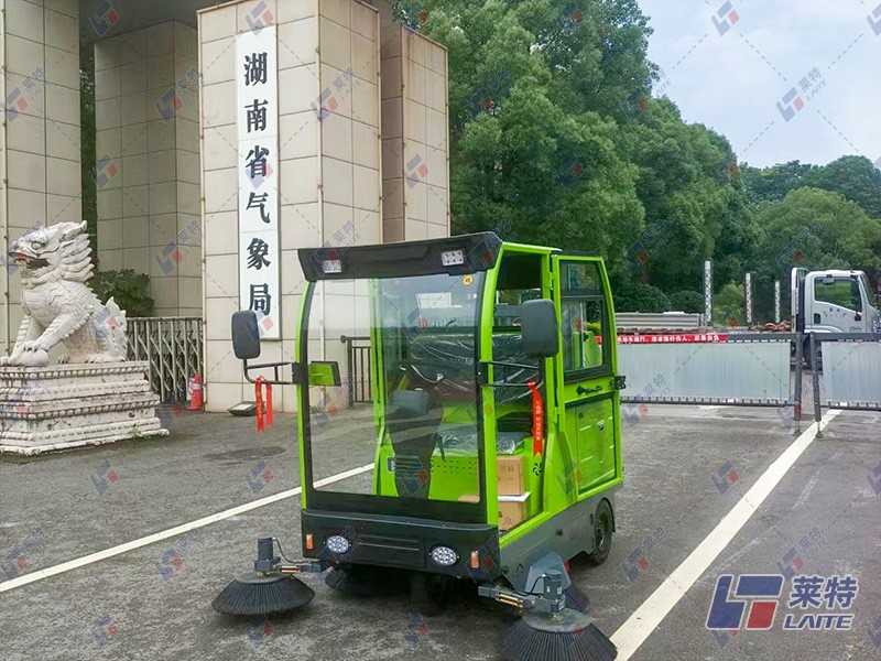 电动扫地车